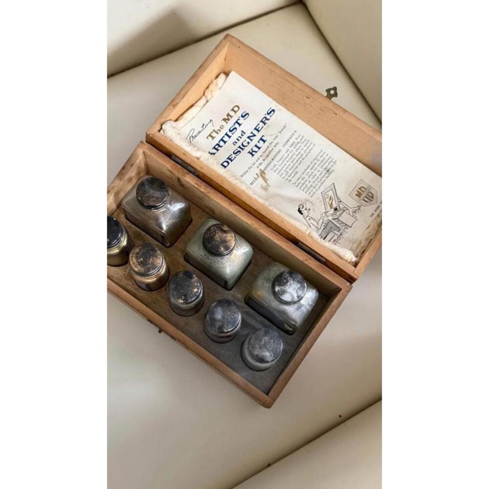 Vintage MD Artist and Designer’s Decorative Powders Kit in Wooden Box